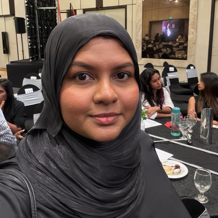 ކައިވެންޏަށް ނަލަވާއިރު ވިސްނާލަން ރިޒްގެ ލަފައެއް