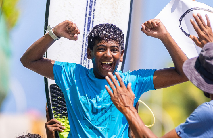 އުމުރުން 15 އަހަރުގެ ޔަސީން ސާފިން ޗެމްޕިއަނަކަށް!