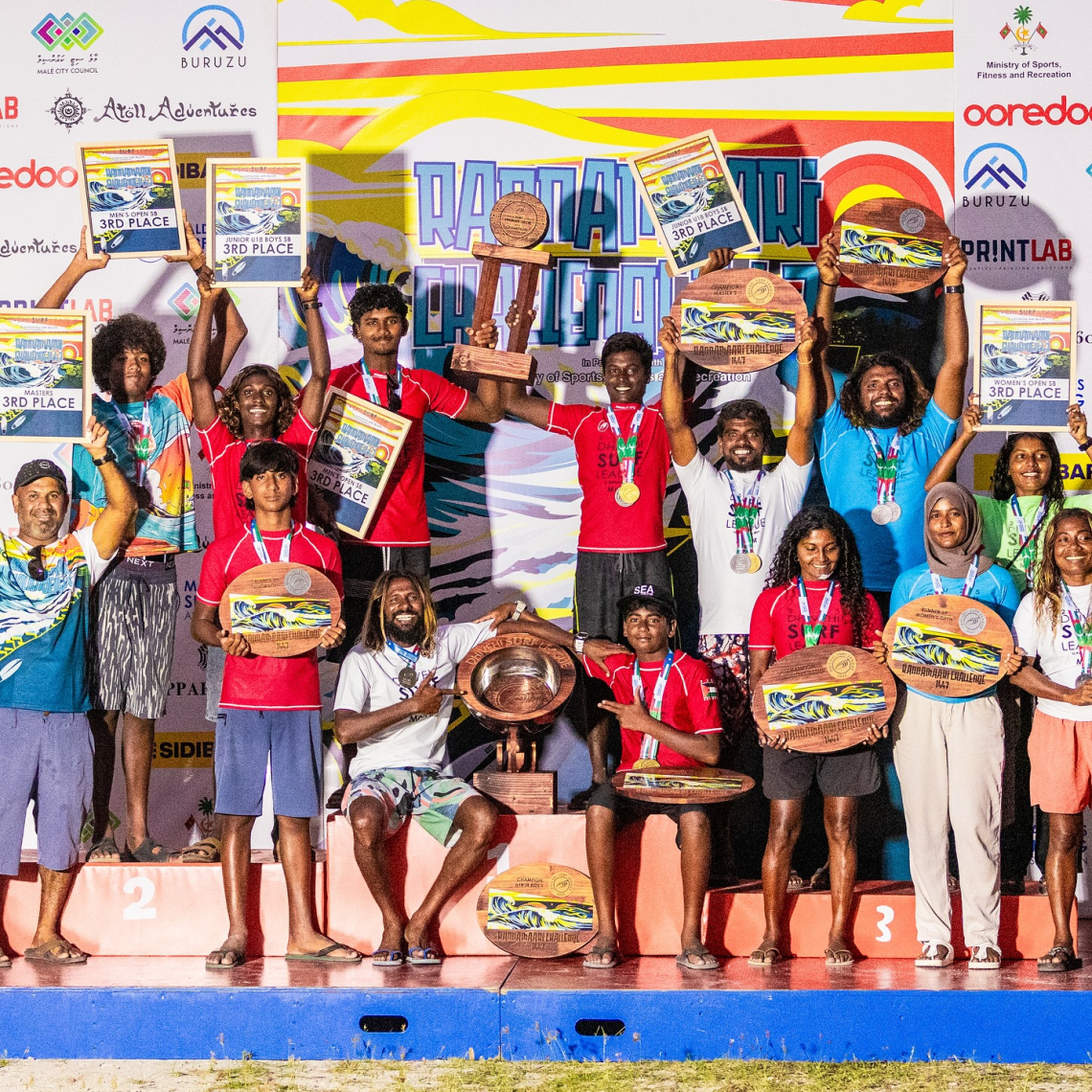 ރަންނަމާރި ޗެލެންޖްގެ ވަނަތަކަށް ހޮވުނު އެތުލީޓުން އިއްޔެ އިނާމާ އެކު.-- ފޮޓޯ: އެމްއެސްއޭ / ސިޑިބަރި