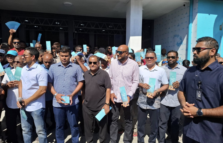 "ދިވެހިން ތިބި ފިކުރު ހުކުރު ދުވަހުގެ ރޭ ސާފުވާނެ"