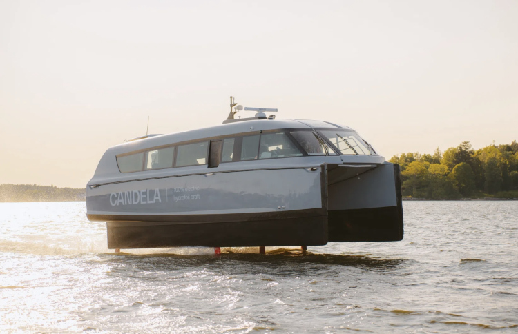 ފެނުގެ މަތިން ދުއްވާ ހައިޑްރޯފޮއިލް ބޯޓު ރާއްޖެއަށް