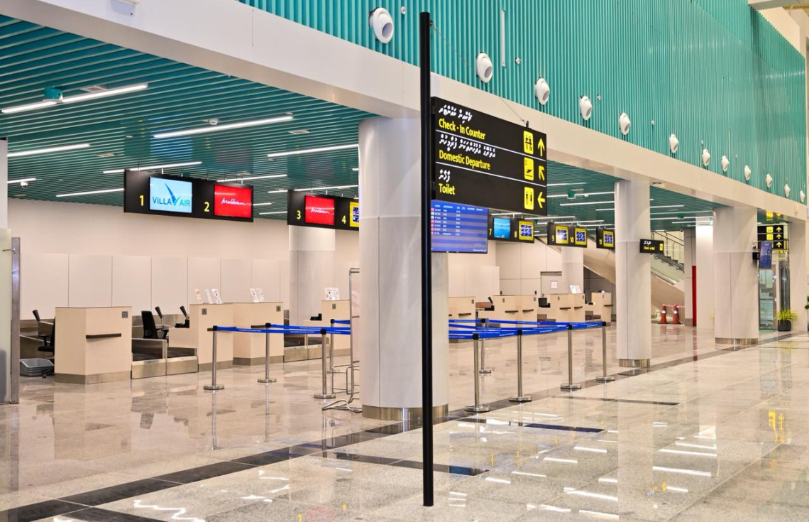 ހަނިމާދޫ އިންޓަނޭޝަނަލް އެއާޕޯޓުގެ އާ ޓާމިނަލްގެ އެތެރެ: މިރޭ އެ އެއާޕޯޓު ވަނީ ހުޅުވައިފައި.-- ފޮޓޯ: ނިޝާން އަލީ | މިހާރު