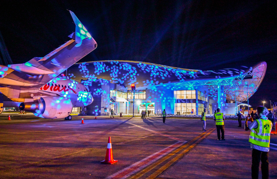 ހަނިމާދޫ އިންޓަނޭޝަނަލް އެެއާޕޯޓް މިހާރު ވަނީ އެންމެ ޒަމާނީ ފެންވަރަށް ތަރައްގީކޮށް އަލުން ހުޅުވާފައި.--- ފޮޓޯ: ނިޝާން އަލީ | މިހާރު