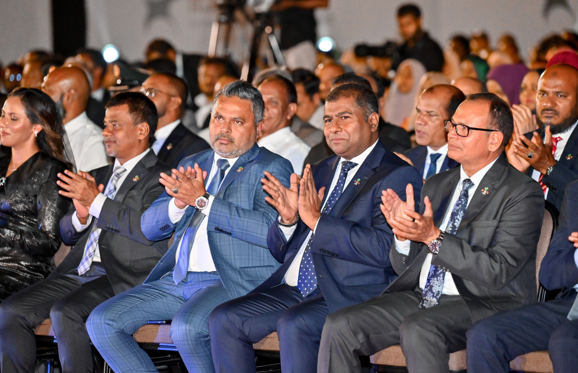 ހަނިމާދޫ އިންޓަނޭޝަނަލް އެެއާޕޯޓް ތަރައްގީކޮށް، ރަސްމީކޮށް ހުޅުވުމަށް އެ އެއާޕޯޓުގައި ބޭއްވި ރަސްމިއްޔާތުގައި ސަރުކާރުގެ ބައެއް އިސްވެރިން ބައިވެރިވެވަޑައިގަންނަވަނީ.--- ފޮޓޯ: ނިޝާން އަލީ | މިހާރު