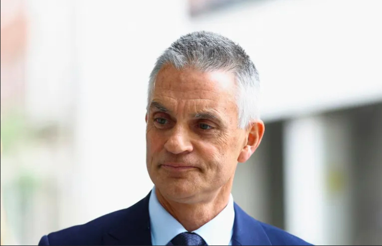 ފާޑުކިޔުންތައް ބޮޑުވެ ބީބީސީގެ ވެރިޔާ އިސްތިއުފާ ދީފި