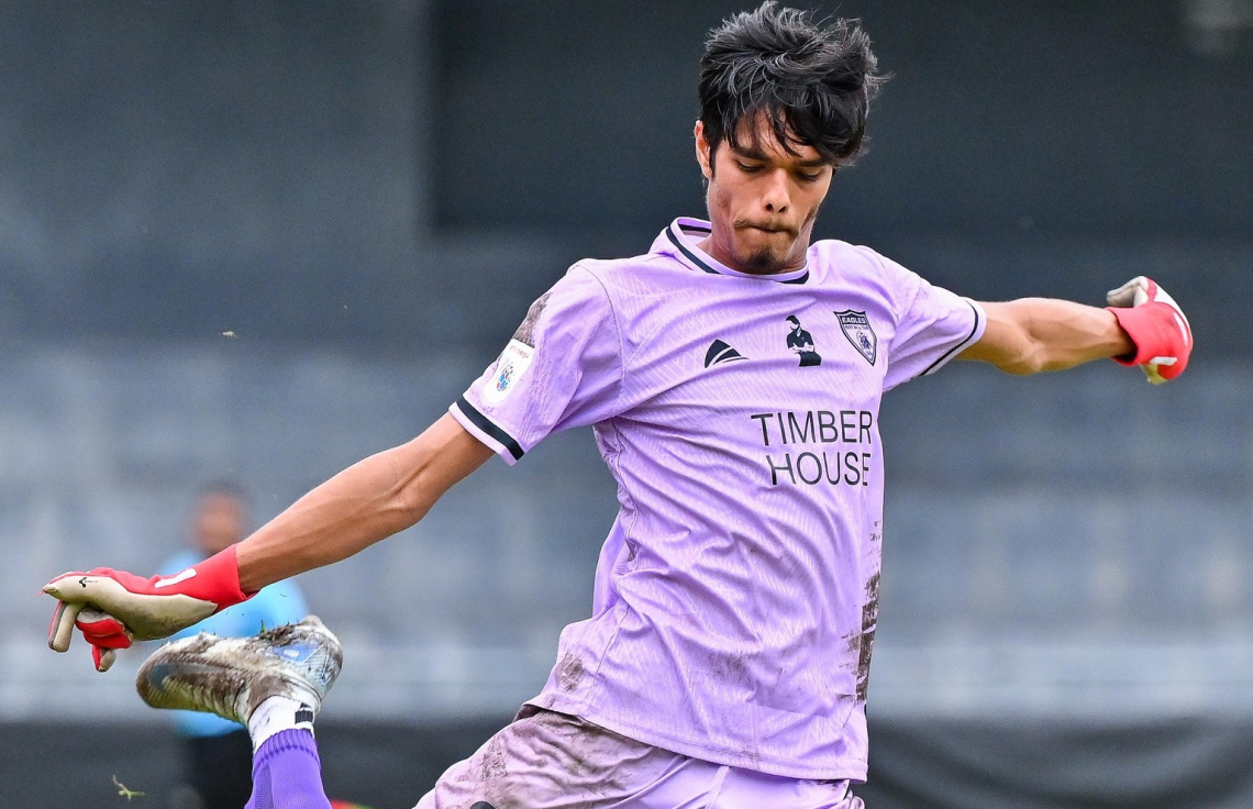 ކީޕަރު އަޝްވާނާއި ވެލެންސިއާގެ އީތަން ގައުމީ ޓީމަށް