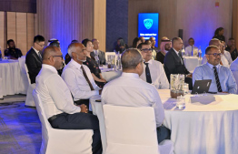 މޯލްޑިވްސް އިމިގްރޭޝަންގެ ހިދުމަތްތައް ޑިޖިޓަލައިޒްކޮށް، އިފްތިތާހުކުރުމުގެ ރަސްމިއްޔާތުގައި ރައީސް ޑރ.މުހައްމަދު މުއިއްޒާއި ބައެއް ވަޒީރުން. ބައިވެރިވެވަޑައިގަންނަވަނީ: ރައީސް އޮފީސް