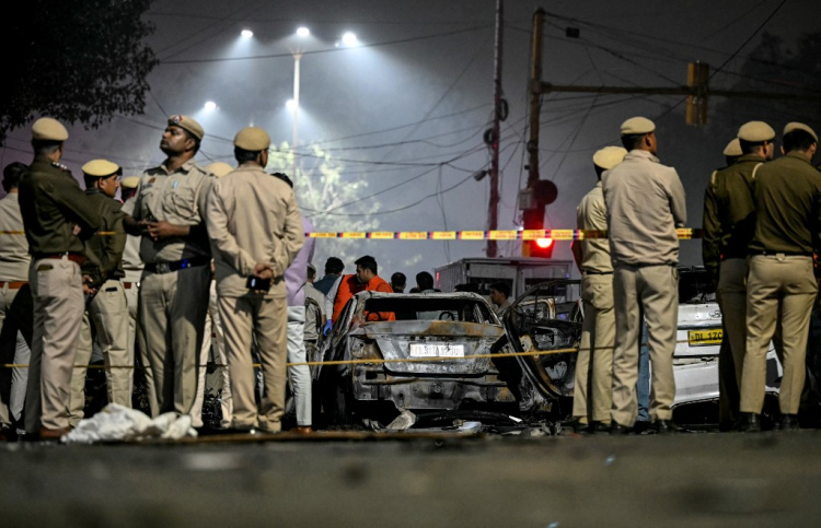 ދިއްލީގެ ރެޑް ފޯޓްގައި ކާރެއް ގޮވައި ބަޔަކު މަރުވެއްޖެ