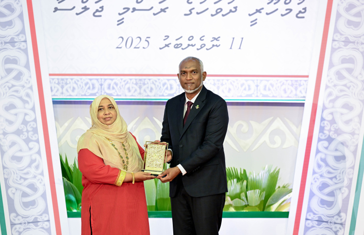 ދައުލަތަށް ހިދުމަތްކުރުމުގެ އިނާމު 97 ބޭފުޅަކަށް