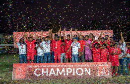 ހަދ. އަތޮޅުގެ ޗެމްޕިއަންކަން ހޯދި ކުޅުދުއްފުށިން މުބާރާތުގެ ތަށި އުފުލާލަނީ --- ފޮޓޯ: އެފްއޭއެމް 