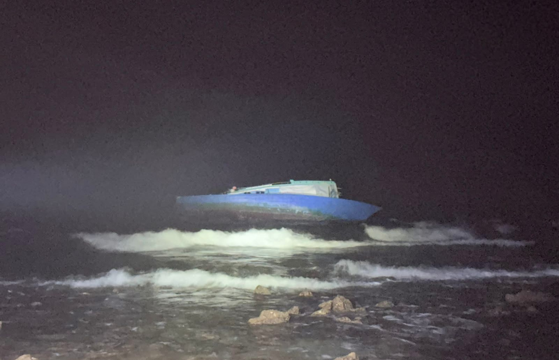 ބޯޓެއް ފަރަށް އަރައި ހިނގި ހާދިސާގައި މީހަކު މަރު