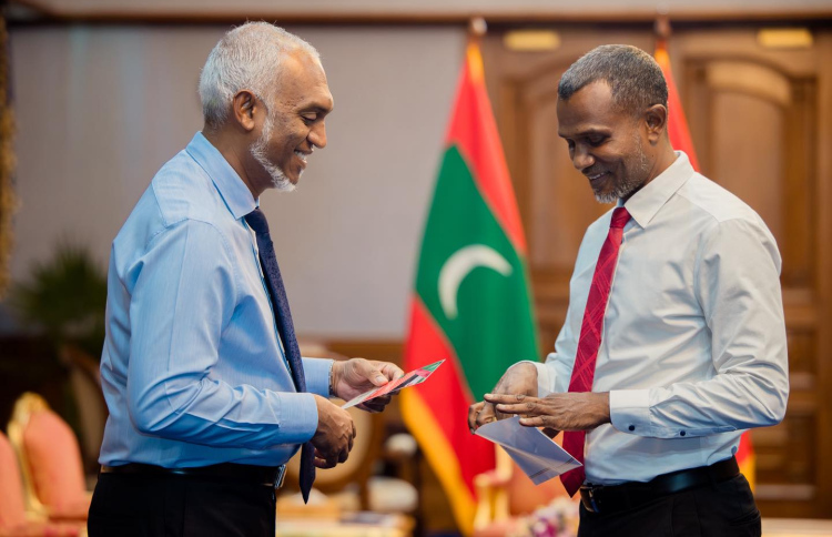 ސުވެނިއާ ޓިކެޓް ރައީސް ބައްލަވައިގެންފި