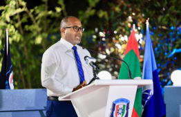 އިންނަމާދޫ ޕޮލިސް ސްޓޭޝަން ހުޅުވަން އެ ރަށުގައި މިރޭ ބޭއްވި ރަސްމިއްޔާތުގައި ހޯމްލޭންޑޫ ސެކިއުރިޓީ މިނިސްޓަރު އިހުސާން ވާހަކަދައްކަވަނީ.-- ފޮޓޯ: ޕޮލިސް