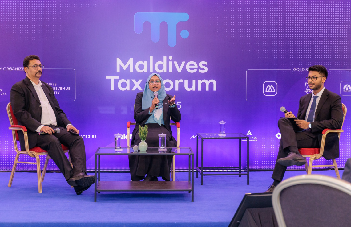 އިންސްޓްޓިއުޓް އޮފް ޗާޓާޑް އެކައުންޓެންޓްސް އޮފް މޯލްޑިވްސް އާއި މޯލްޑިވްސް އިންލެންޑް ރެވެނިއު އޮތޯރިޓީ (މީރާ) ގުޅިގެން ބޭއްވި ޓެކްސް ފޯރަމްގެ ސެޝަނެއް ކުރިއަށް ގެންދަނީ.--- ފޮޓޯ: ސީއޭ މޯލްޑިވްސް