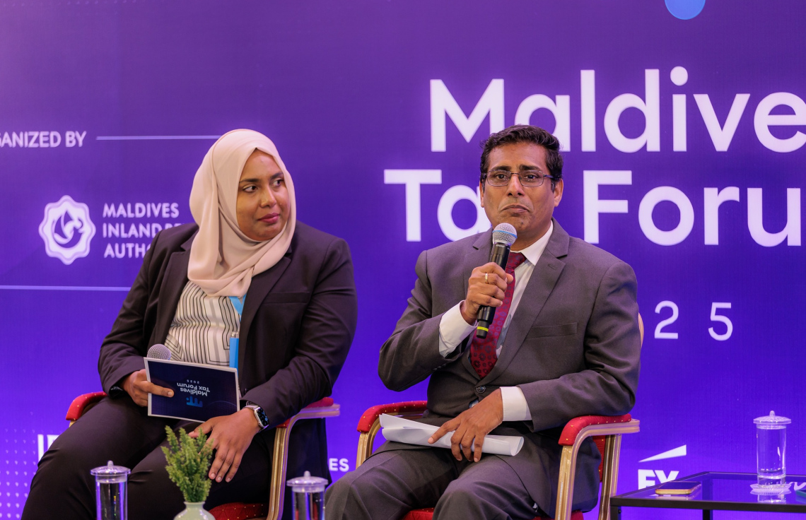 އިންސްޓްޓިއުޓް އޮފް ޗާޓާޑް އެކައުންޓެންޓްސް އޮފް މޯލްޑިވްސް އާއި މޯލްޑިވްސް އިންލެންޑް ރެވެނިއު އޮތޯރިޓީ (މީރާ) ގުޅިގެން ބޭއްވި ޓެކްސް ފޯރަމްގެ ސެޝަނެއް ކުރިއަށް ގެންދަނީ.--- ފޮޓޯ: ސީއޭ މޯލްޑިވްސް