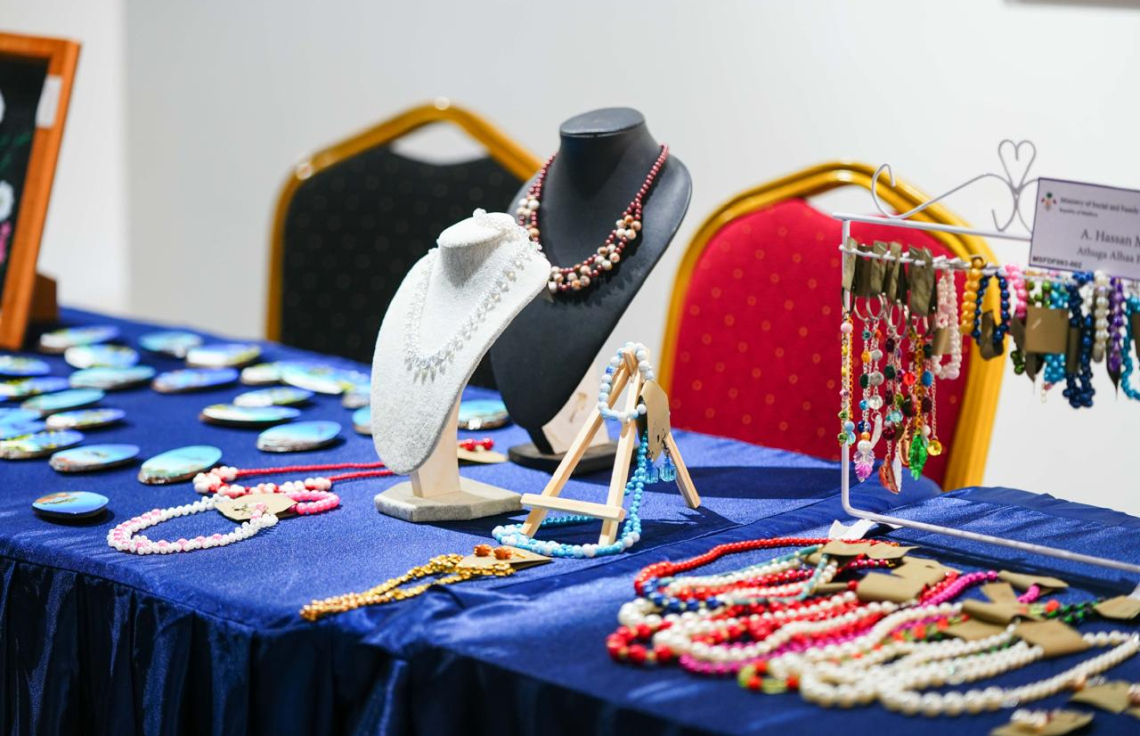 އެގްޒިބިޓުކޮށްފައިވާ ގަހަނާތަކެއް.