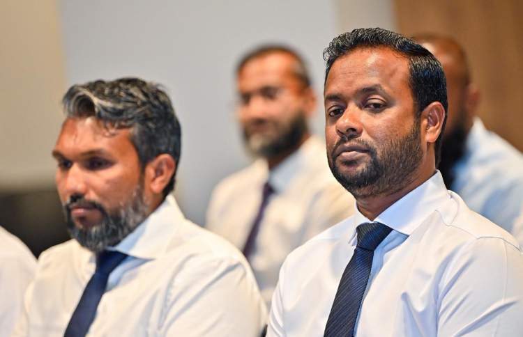 މި ސަރުކާރުގެ އެންމެ ބޮޑު ވައުދު، ގެދޮރުގެ ދަތިކަން ހައްލުކުރުމަށް ކަނޑައެޅި "ބޯހިޔާވަހިކަން އެންމެންނަށް" ސިޔާސަތު އިފުތިތާހު ކުރުމަށް މިރޭ ބޭއްވި ރަސްމިއްޔާތުގައި ހައުސިން މިނިސްޓަރު މުއްތަލިބު (ކ) ބައިވެރިވެވަޑައިގަންނަވަނީ.---ފޮޓޯ: ފަޔާޒު މޫސާ| މިހާރު