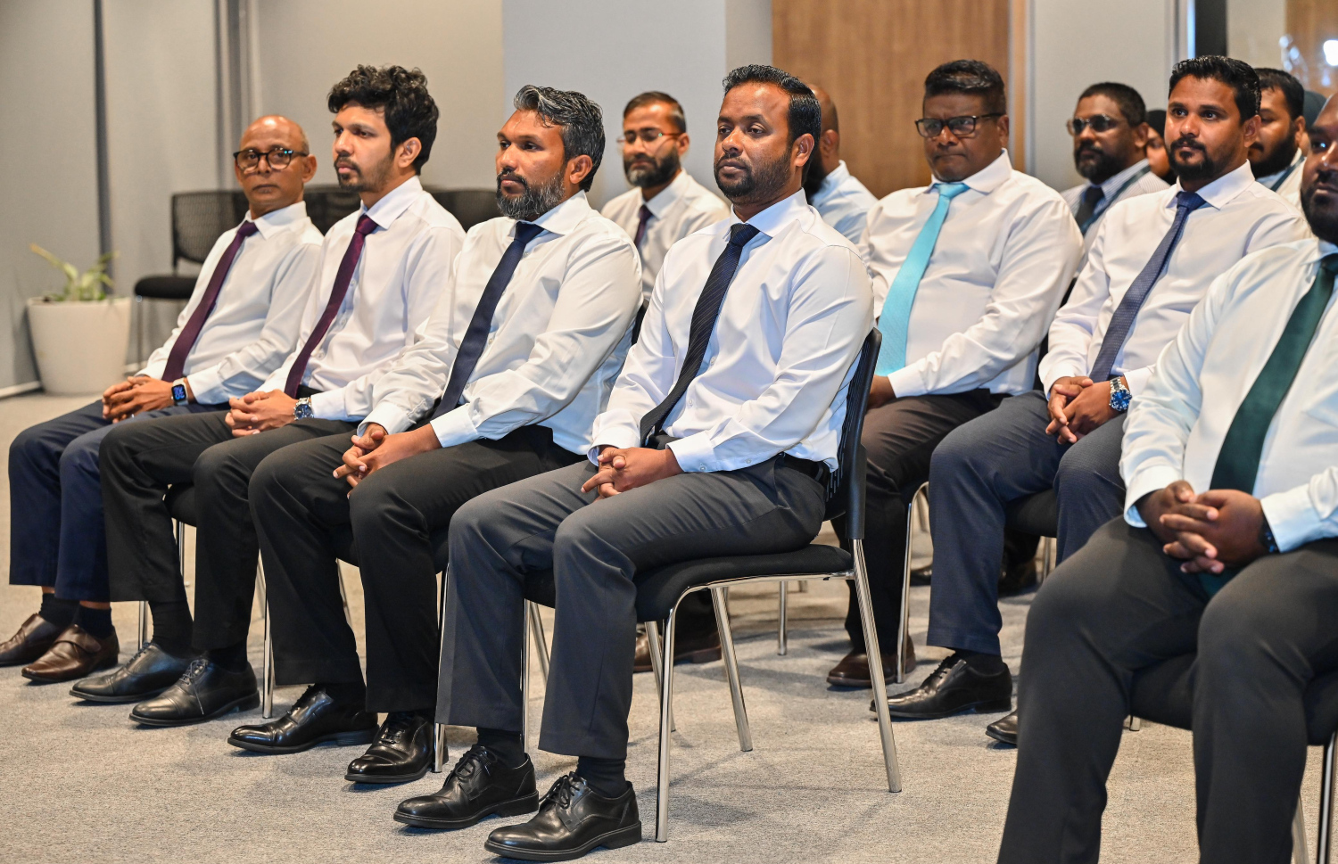 މި ސަރުކާރުގެ އެންމެ ބޮޑު ވައުދު، ގެދޮރުގެ ދަތިކަން ހައްލުކުރުމަށް ކަނޑައެޅި "ބޯހިޔާވަހިކަން އެންމެންނަށް" ސިޔާސަތު އިފުތިތާހުކުރުމަށް ބޭއްވި ރަސްމިއްޔާތު.-- ފޮޓޯ: ފަޔާޒު މޫސާ| މިހާރު