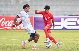 ދެވަނަ ހާފުގައި ބަދަލު ކުޅުންތެރިޔެއްގެ ގޮތުގައި ކުޅެން ނުކުތް ރާއްޖޭގެ އީތަން އަތުން ބޯޅަ ހޯދަން ފިލިޕީންސްގެ ކުޅުންތެރިޔަކު މަސައްކަތް ކުރަނީ: ދެވަނަ ހާފުގައި ރާއްޖޭގެ ކުޅުން ރަނގަޅު --- ފޮޓޯ: ފަޔާޒު މޫސާ | މިހާރު 