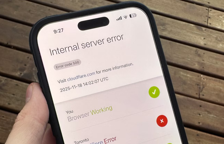 ކްލައުޑްފްލެއާގެ މައްސަލައަކާ ހެދި ވެބްސައިޓްތައް ޑައުން