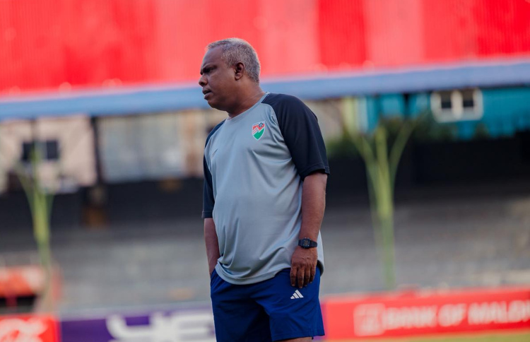 ގައުމީ ޓީމުގެ ކޯޗު މުހައްމަދު ޝިޔާޒު (މޯހަ): އޭނާ ބުނީ ގައުމީ ޓީމުގެ ހާލަތު ބަދަލުކުރަން ގިނަ ފްރެންޑްލީ ކުޅެން ޖެހޭ ކަމަށް --- ފޮޓޯ: އެފްއޭއެމް 