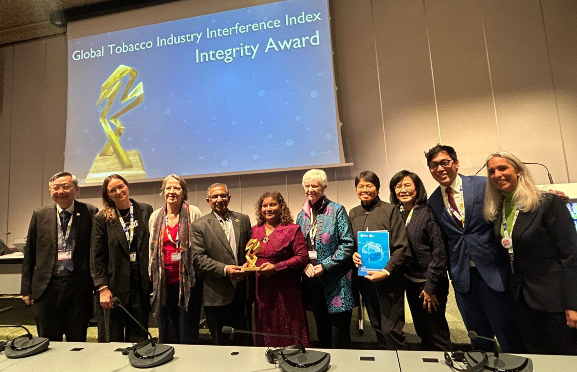 ދުންފަތް ކޮންޓްރޯލްކުރަން ކުރާ މަސައްކަތަށް އެވޯޑެއް