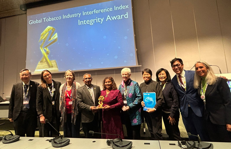 ދުންފަތް ކޮންޓްރޯލްކުރަން ކުރާ މަސައްކަތަށް އެވޯޑެއް