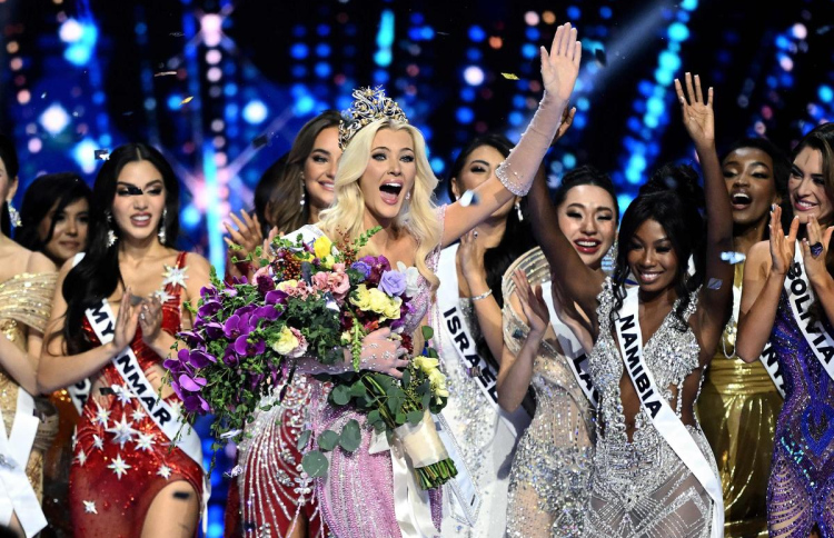 މިސް ޔުނިވާސްގެ ދެ ފަނޑިޔާރަކު މުބާރާތުން ވަކިވެއްޖެ