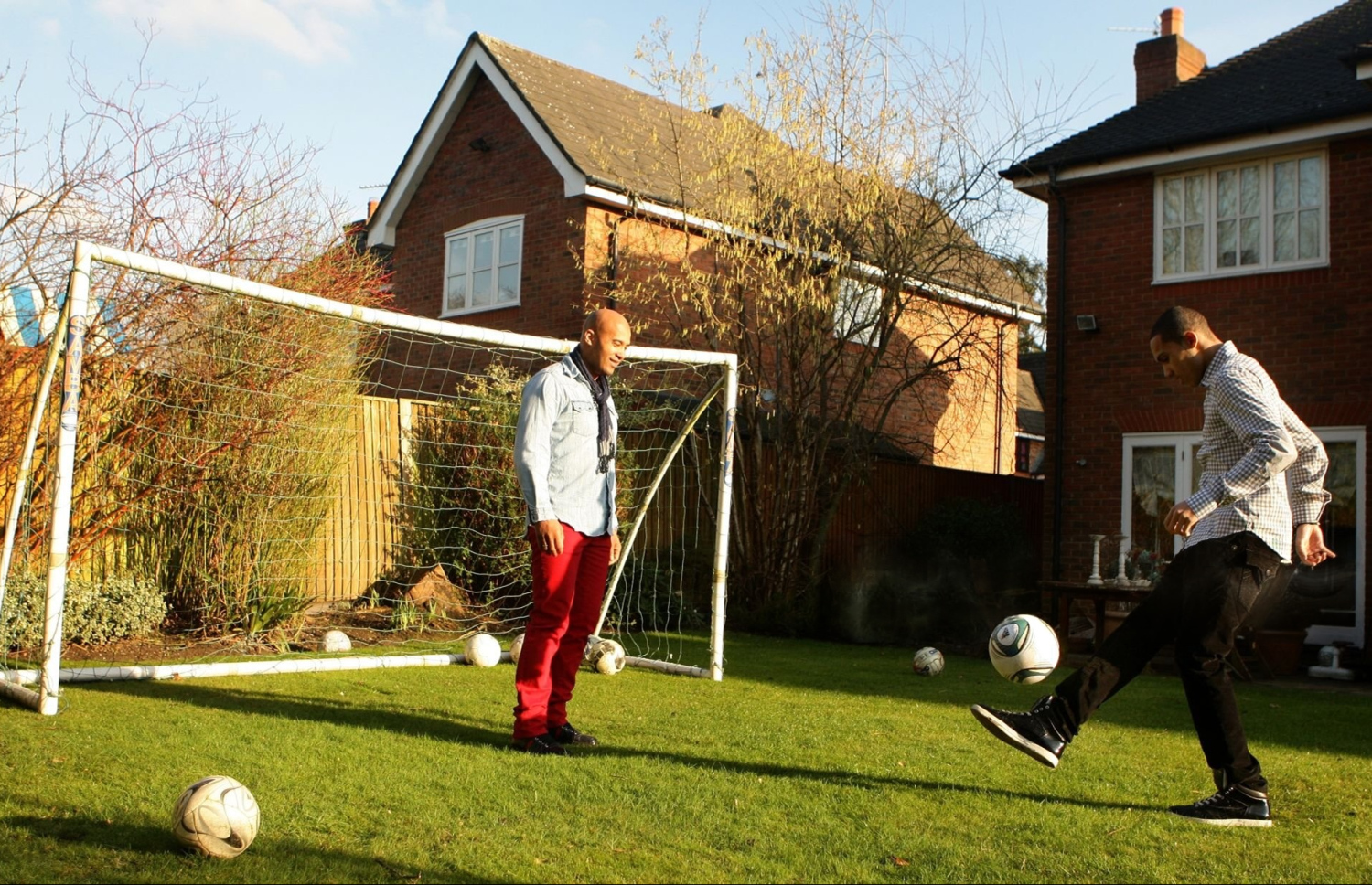 ފޮޓޯ ސެޝަނެއްގައި ޑީން ގޯރޭ އާއި އޭނާގެ ދަރިފުޅު ކިންޖީ ގޯރޭ ޕްރެކްޓިސް ކުރަނީ --- ފޮޓޯ: ގެޓީ އިމޭޖަސް