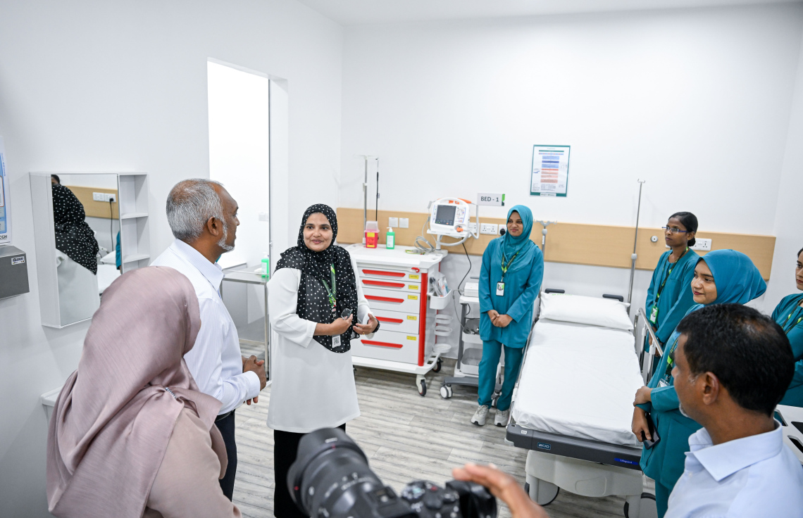 އާބަން ޕްރައިމަރީ ހެލްތުކެއާ ސެންޓަރު ހުޅުވައިދެއްވުމަށްފަހު ރައީސް އެތަން ބައްލަވާލައްވަނީ --- ފޮޓޯ/ރައީސް އޮފީސް