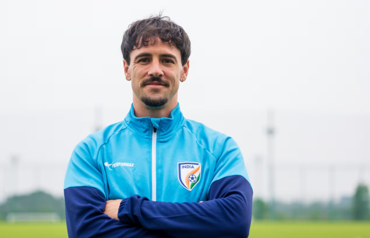 އޮސްޓްރޭލިއާއަށް ކުޅުނު ފޯވާޑް އިންޑިއާގެ ގައުމީ ޓީމަށް