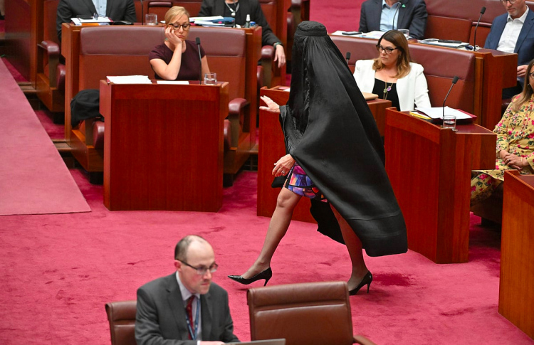 "މޫނުބުރުގާ ސްޓަންޓް" ހެދި މެންބަރު ސަސްޕެންޑްކޮށްފި