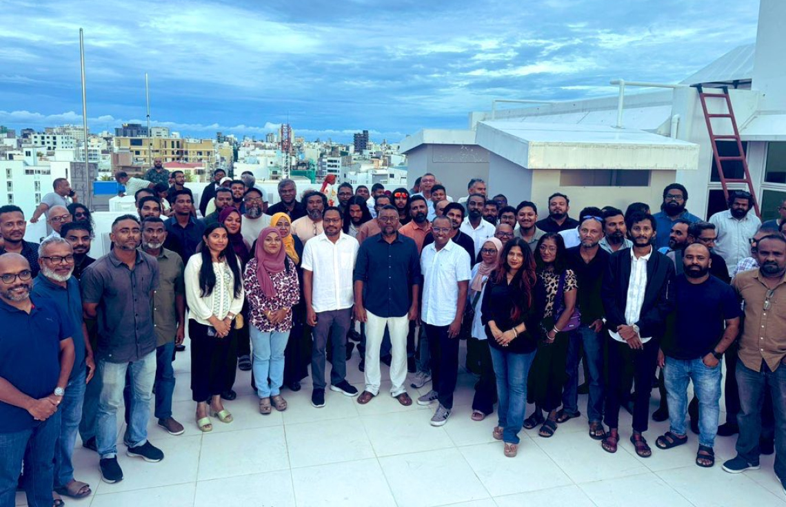 ފައްޔާޒު، އަލީ އާޒިމްގެ ކެމްޕެއިނަށް ނުކުމެވަޑައިގެންފި