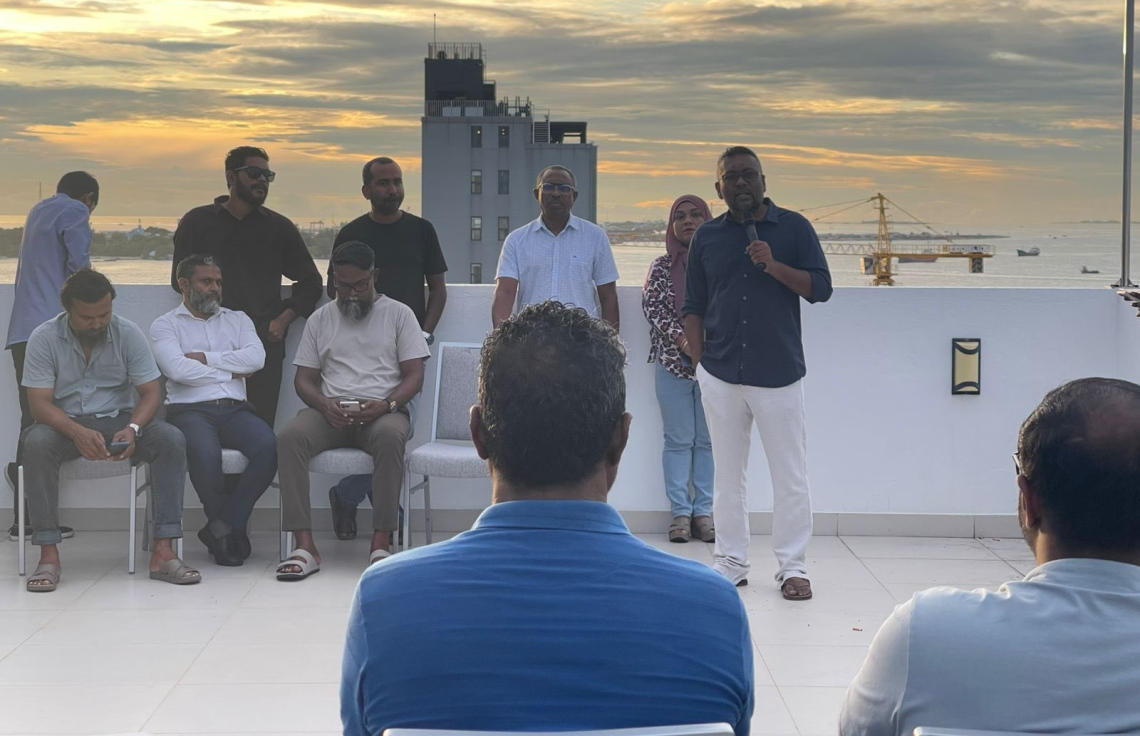 އަލީ އާޒިމްގެ ކެމްޕެއިން ހަރަކާތުގައި ފައްޔާޒު ވާހަކަ ދައްކަވަނީ.