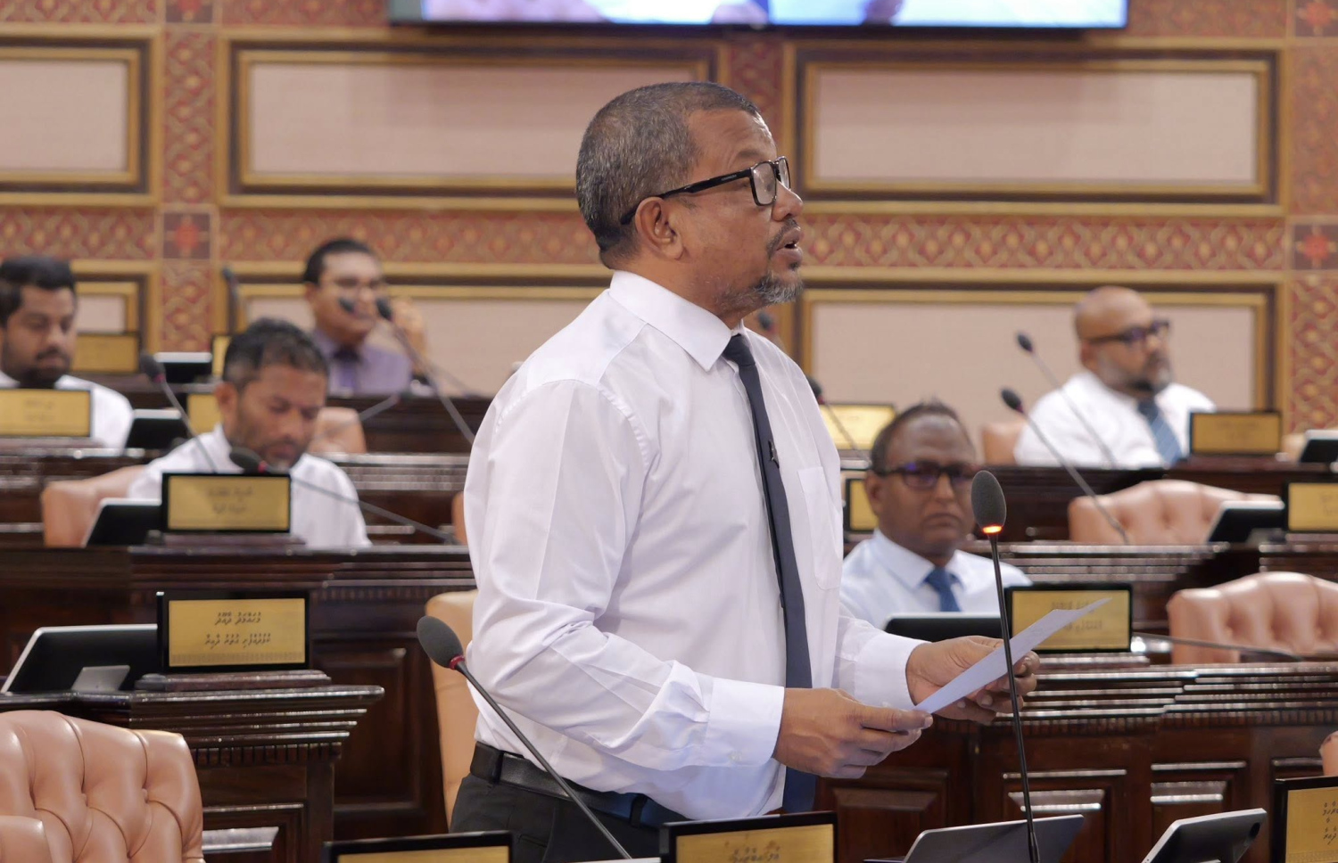 މަޖިލީހުގެ މިއަދުގެ ޖަލްސާގައި ގަލޮޅު އުތުރު ދާއިރާގެ މެމްބަރު މުހައްމަދު އިބްރާހިމް ވާހަކަދައްކަވަނީ.-- ފޮޓޯ: މަޖިލިސް