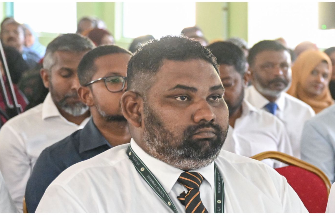 Jinsee furassarige massalaigai Feridhoo council ge raees suspend koffi