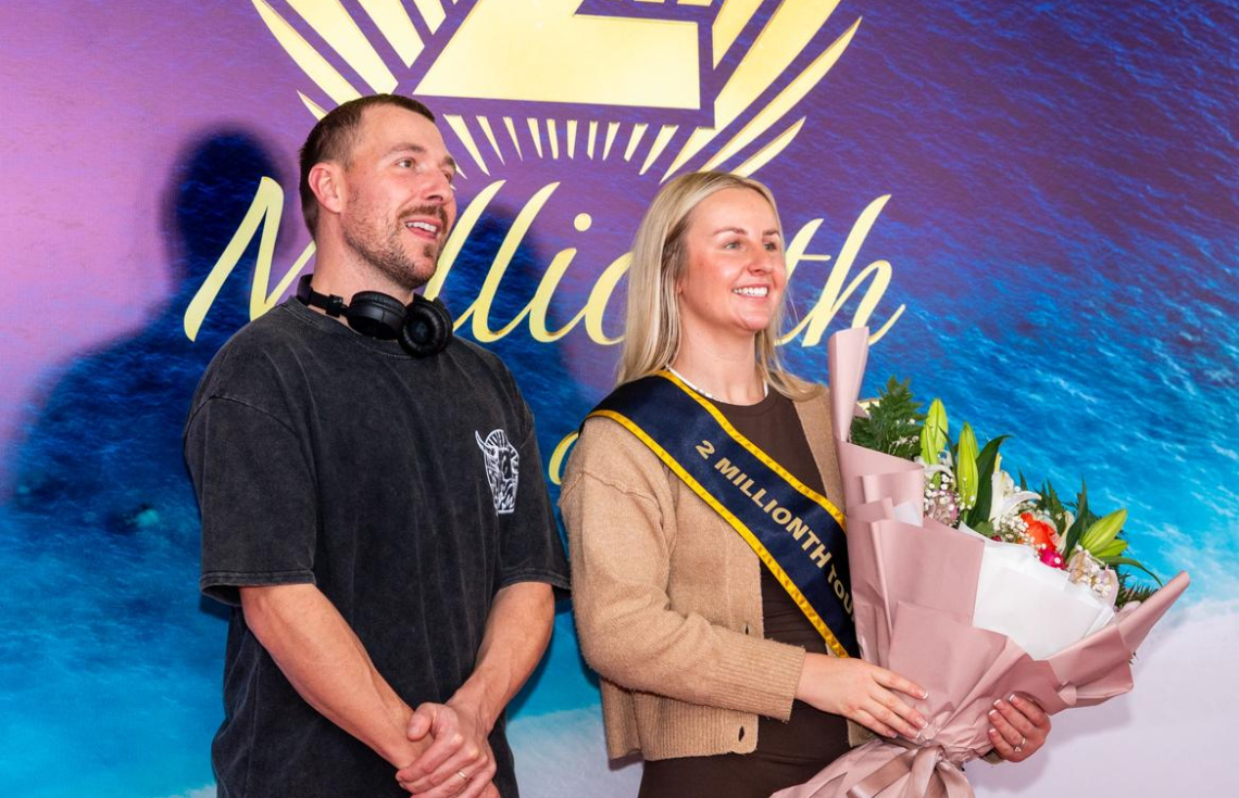 ދެ މިލިއަން ވަނަ ޓޫރިސްޓަކީ ހަނީމޫނަށް އައި ބެތަނީ!