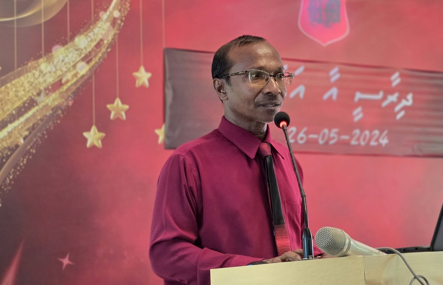 ސްކޫލްގެ ރަސްމިއްޔާތެއްގައި ޔޫސުފް ވާހަކަ ދައްކަވަނީ --- ފޮޓޯ: ދިޔަމިގިލީ ސްކޫލް