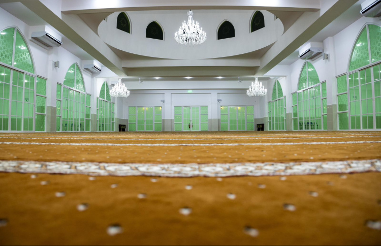 ހއ.ދިއްދޫ އިސްލާމީ މަރުކަޒުގެ މިސްކިތުގެ އެތެރެ. ފޮޓޯ: އިސްލާމިކް މިނިސްޓްރީ.