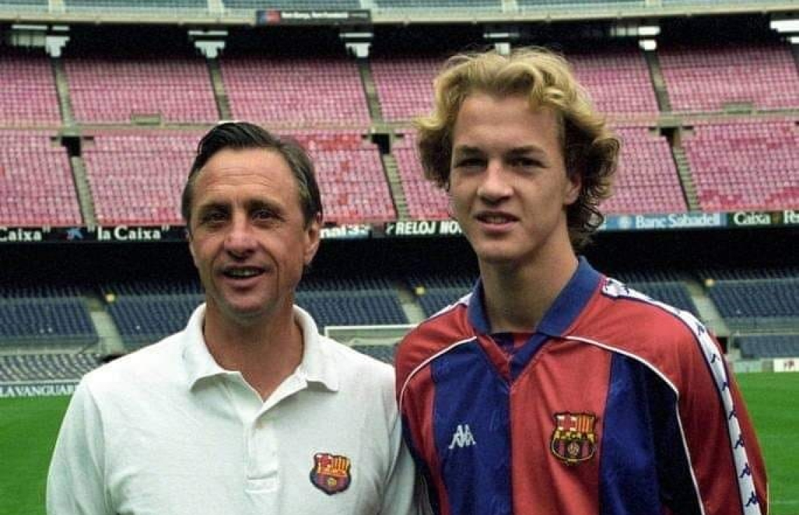 ކްރައިފް (ވ) އާއި އޭނާގެ ދަރިފުޅު ޖޯޑީ އާއެކު ބާސާގައި