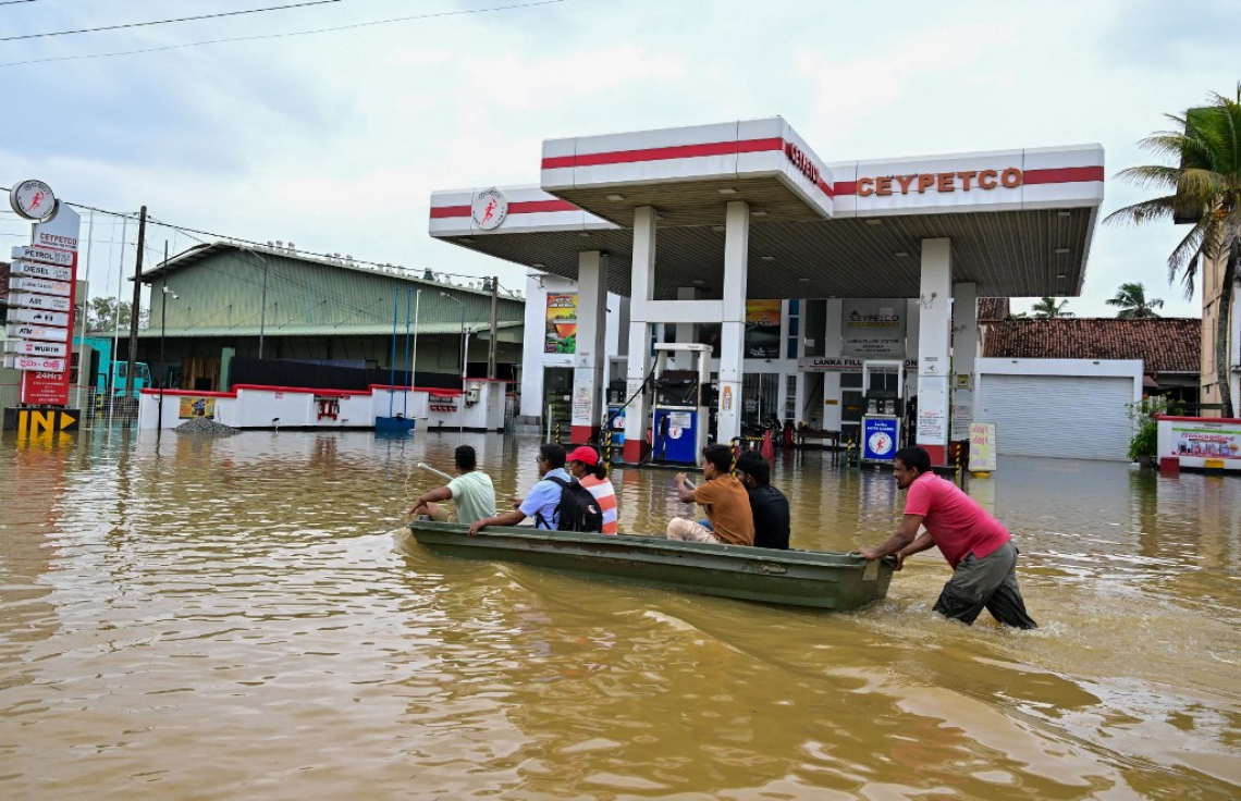 ތޫފާނު ހިނގައްޖެ، އެކަމަކު ކޮލަމްބޯގައި ފެން ބޮޑުވަނީ