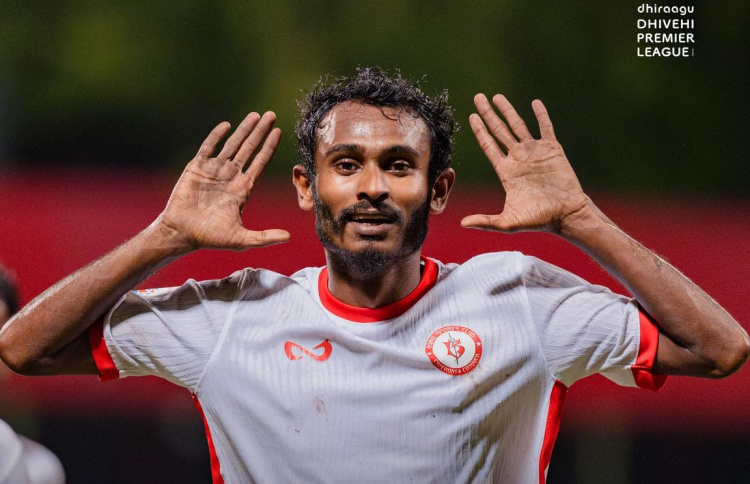 ފަހަތުން އަރައި ވެލެންސިއާ ބަލިކޮށް ބުރު ހަތަރަކަށް