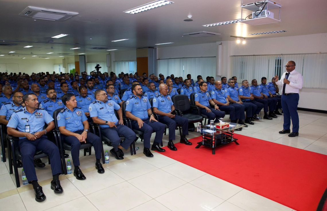 "ފުލުހުންނަށް އިތުބާރު އޮތް ނަމަ އަތްމައްޗަށް ނަގާ"