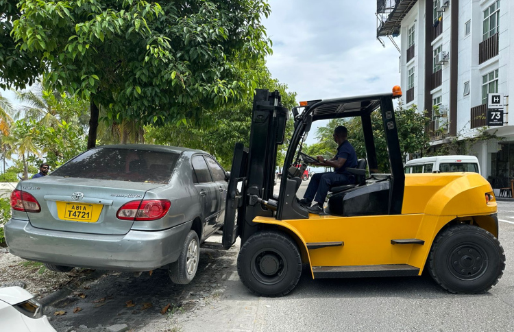 ހުޅުމާލޭގައި ވެހިކަލްތައް ޓޯކުރަން ފަށަނީ