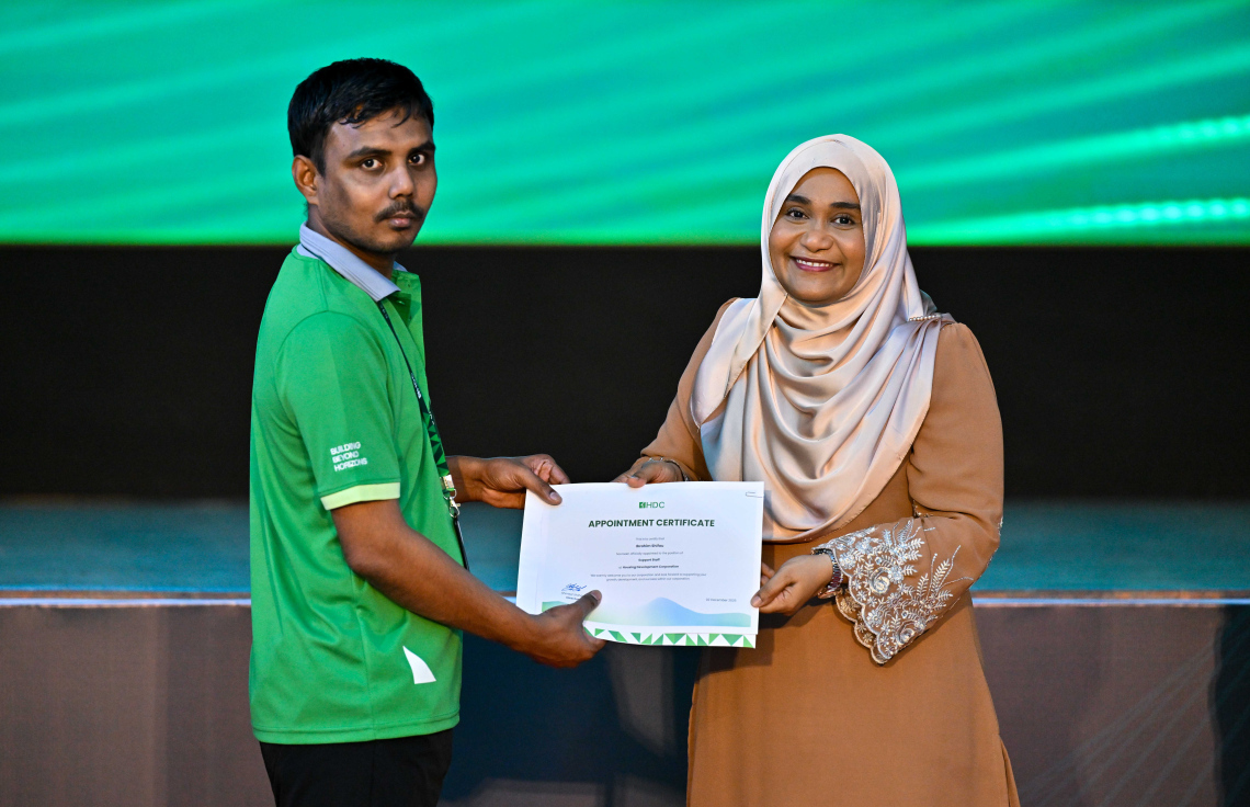 އިސްކުރަންވީ ކެތްތެރިކަމާއި އިހުސާންތެރިކަން: ފަސްޓްލޭޑީ