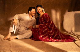 ބޮލީވުޑްގެ އެކްޓަރު ރަންދީޕް ހޯޑާ އާއި އޭނާގެ އަންހެނުން ލިން ލައިޝްރަމް.