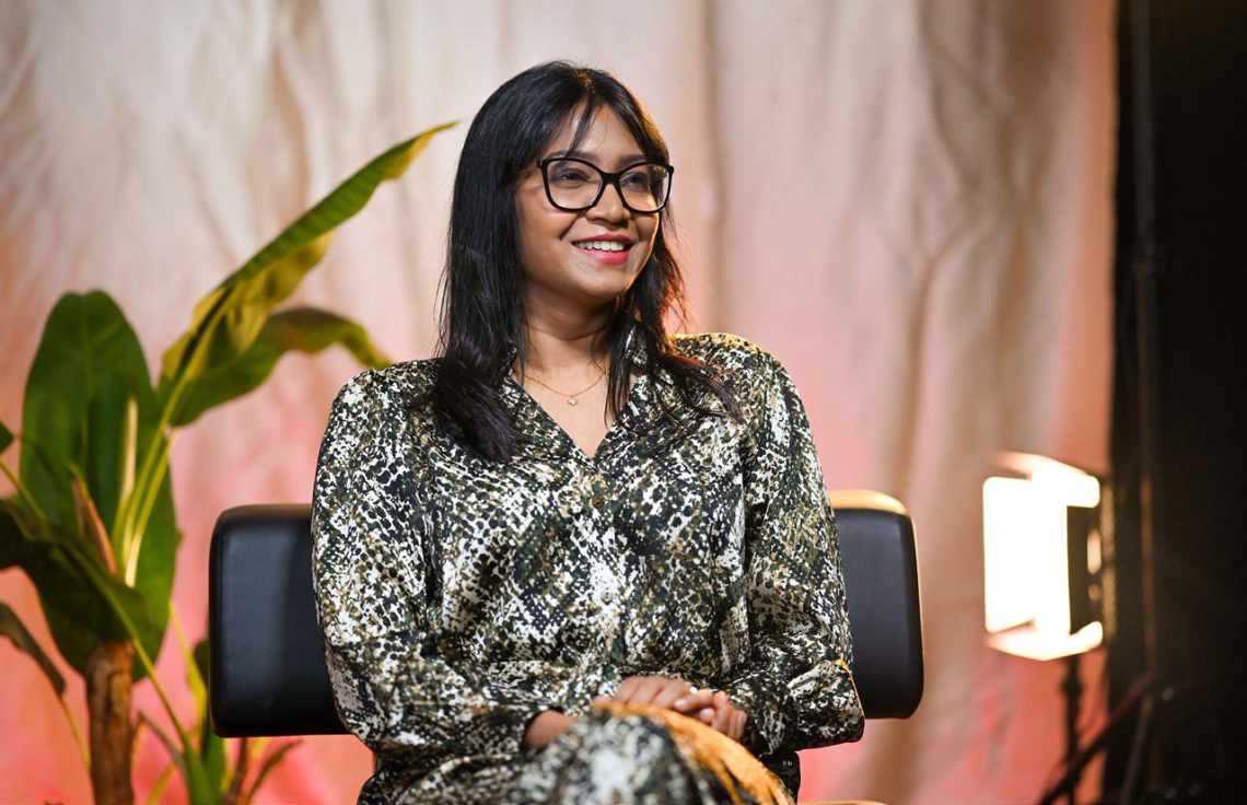 ސޫޒަން "މިހާރު"އަށް އިންޓަވިއުދެނީ.-- ފޮޓޯ: ފަޔާޒު މޫސާ/ މިހާރު