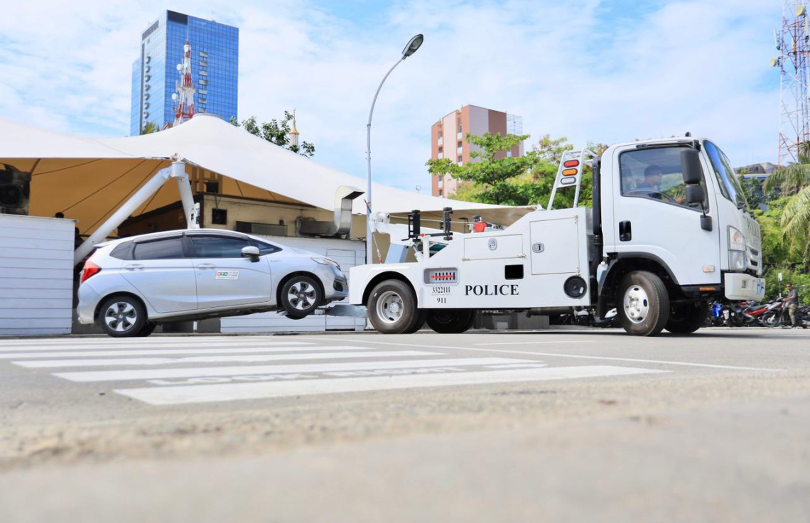 Vehicle tow kuran haassa ulhadheh fuluhun beynun kuran fashaifi