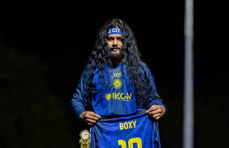 ނަދީމް: މަސައްކަތެއް ނުކުރިއަސް އަގުބޮޑު ކާރުގައި!