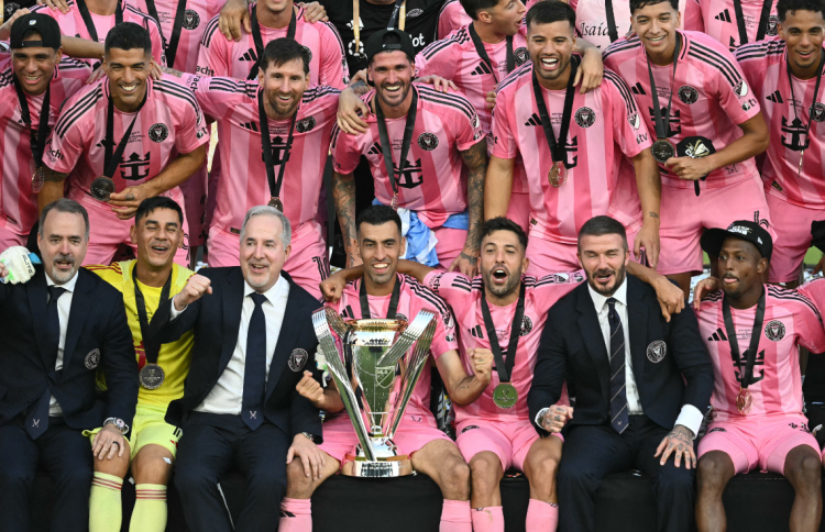 ޝަރަފްވެރި ތައްޓާ އެކު މެސީގެ އެކުވެރިން ރިޓަޔާކޮށްފި